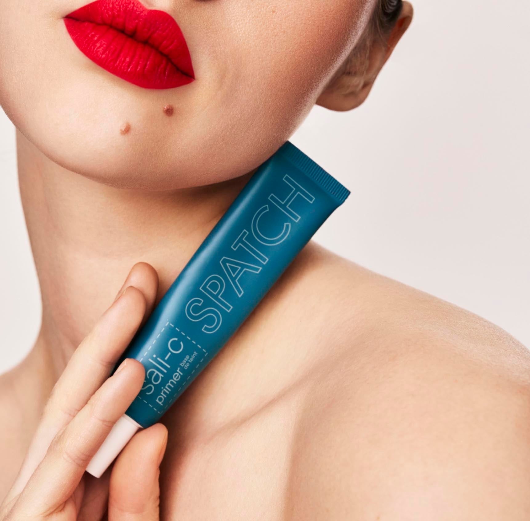 A mattifying, oil-controlling & smoothing makeup primer infused with skincare ingredients to create the perfect canvas.
